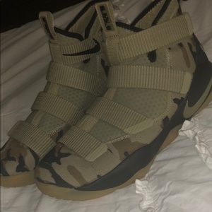Lebron Soldier size 10.5